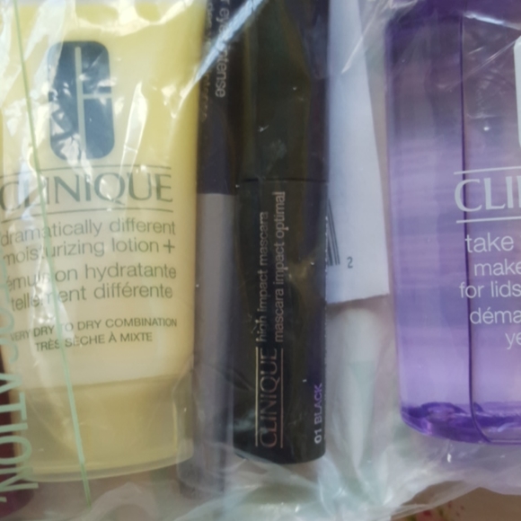Clinique Cosmetic set & Makeup case bag - Picture 3 of 11